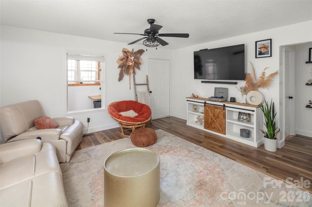 354 Boulder View Drive, Flat Rock, NC 28731