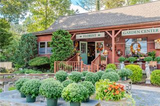 1688 Old Louisquisset Pike, Lincoln, RI 02865
