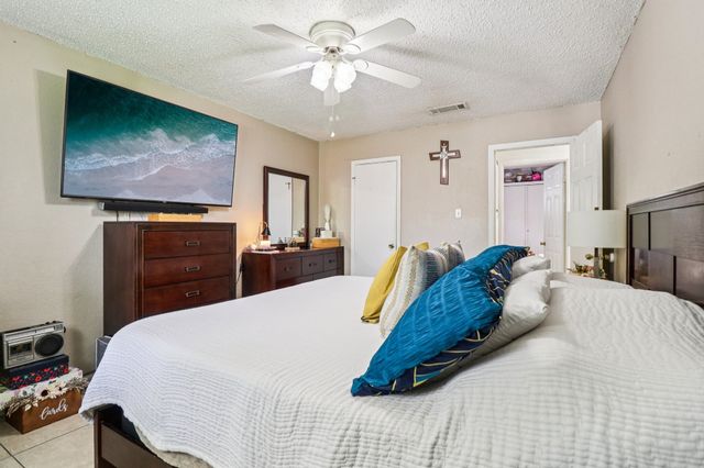 1015 Winnsboro Court, Arlington, TX 76015