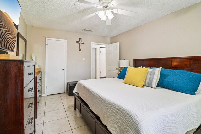 1015 Winnsboro Court, Arlington, TX 76015