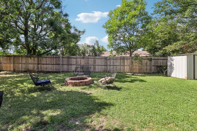 1015 Winnsboro Court, Arlington, TX 76015