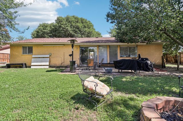 1015 Winnsboro Court, Arlington, TX 76015