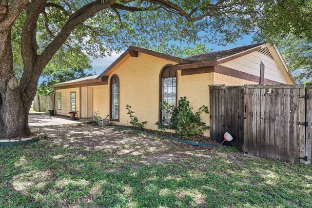 1015 Winnsboro Court, Arlington, TX 76015