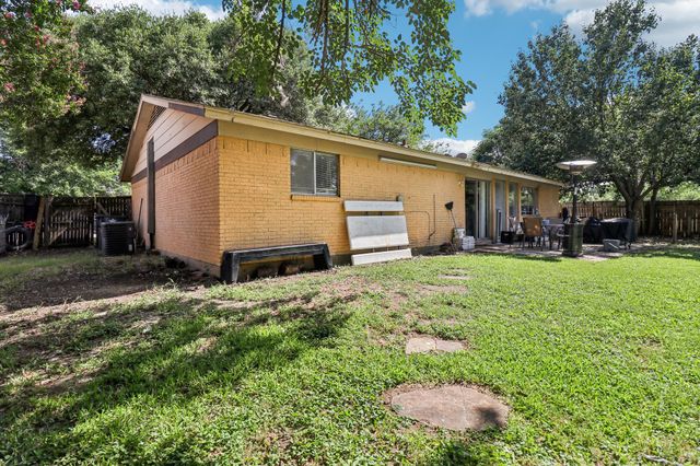1015 Winnsboro Court, Arlington, TX 76015