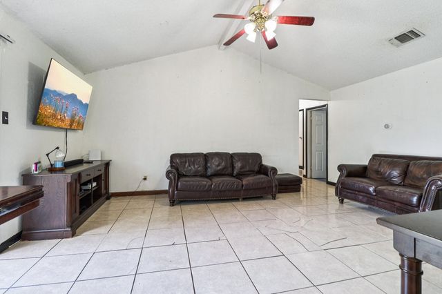 1015 Winnsboro Court, Arlington, TX 76015