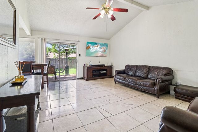 1015 Winnsboro Court, Arlington, TX 76015