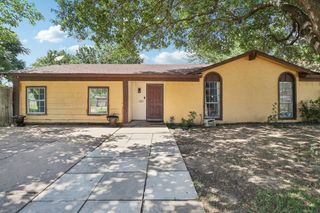 1015 Winnsboro Court, Arlington, TX 76015
