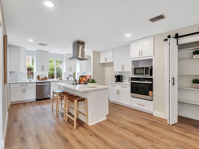 1023 Cragmore Drive, Seabrook, TX 77586