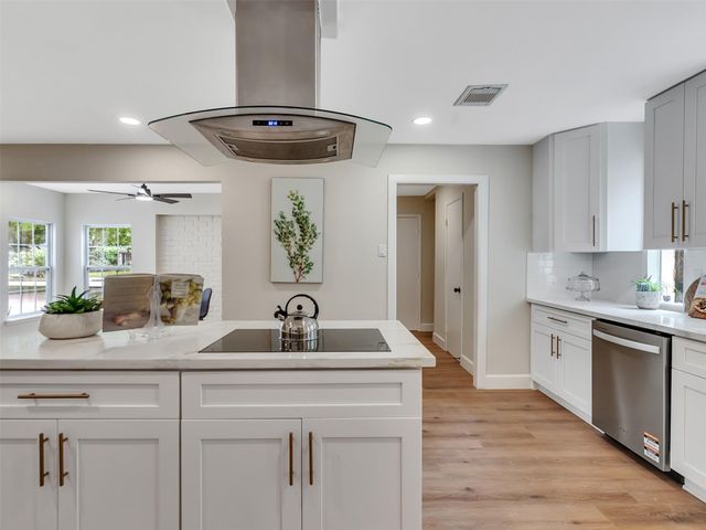 1023 Cragmore Drive, Seabrook, TX 77586