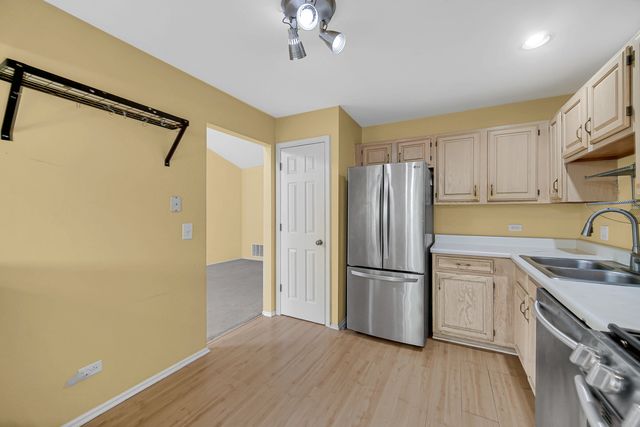 2403 Mallow Court Z2, Schaumburg, IL 60194