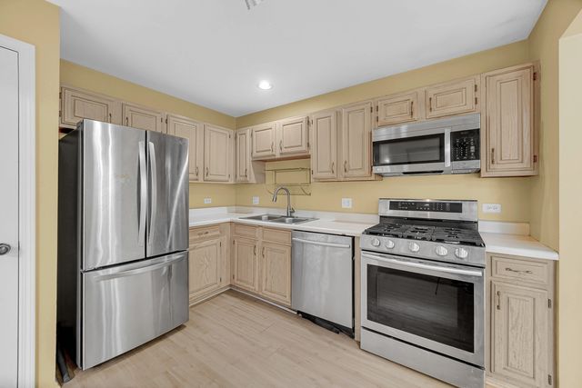 2403 Mallow Court Z2, Schaumburg, IL 60194