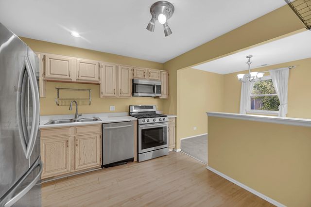 2403 Mallow Court Z2, Schaumburg, IL 60194