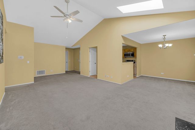 2403 Mallow Court Z2, Schaumburg, IL 60194