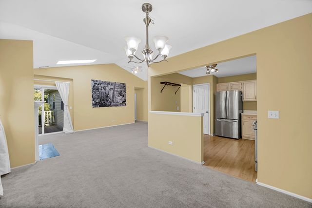 2403 Mallow Court Z2, Schaumburg, IL 60194