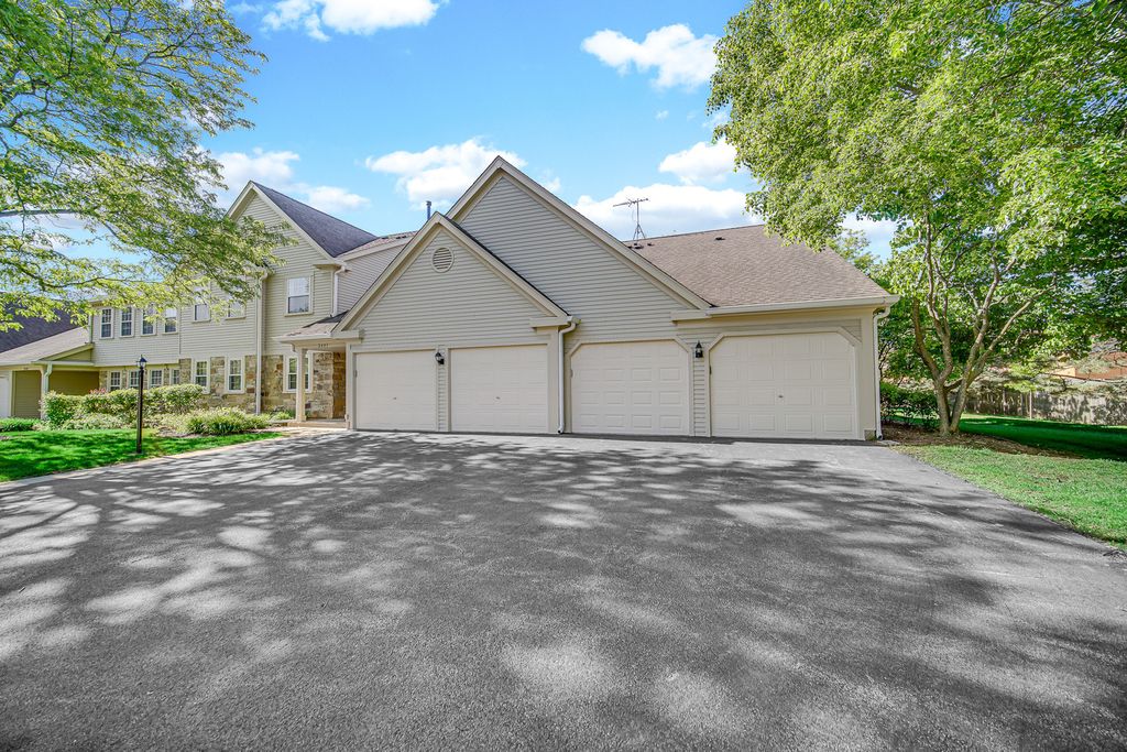 2403 Mallow Court Z2, Schaumburg, IL 60194