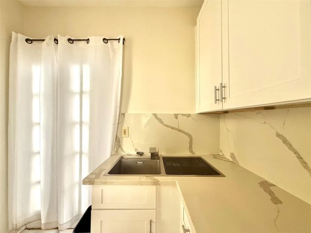 1427 Church Street 2, Galveston, TX 77550