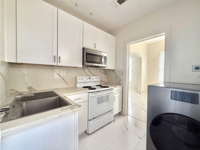 1427 Church Street 2, Galveston, TX 77550