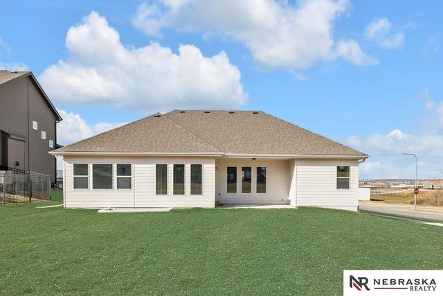 12351 Elk Ridge Circle, Papillion, NE 68046