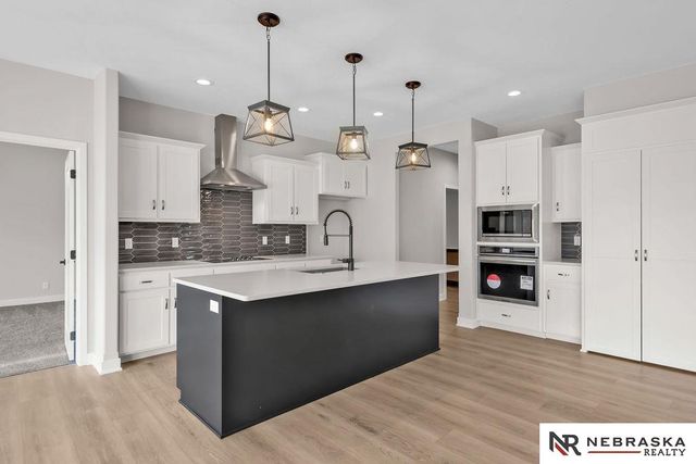 12351 Elk Ridge Circle, Papillion, NE 68046