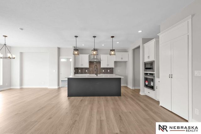 12351 Elk Ridge Circle, Papillion, NE 68046