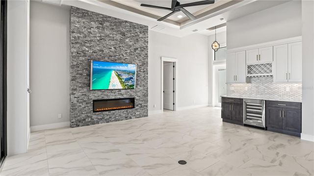 2133 CAPE CORAL PARKWAY W, Cape Coral, FL 33914