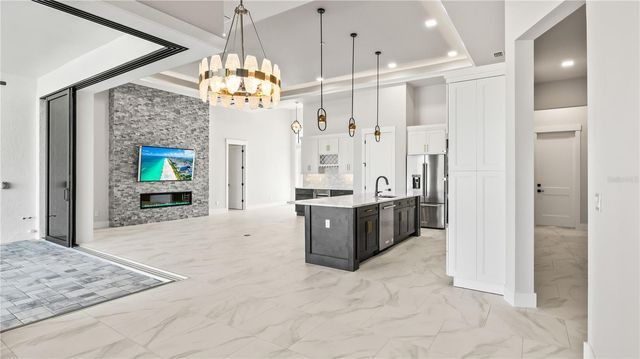 2133 CAPE CORAL PARKWAY W, Cape Coral, FL 33914