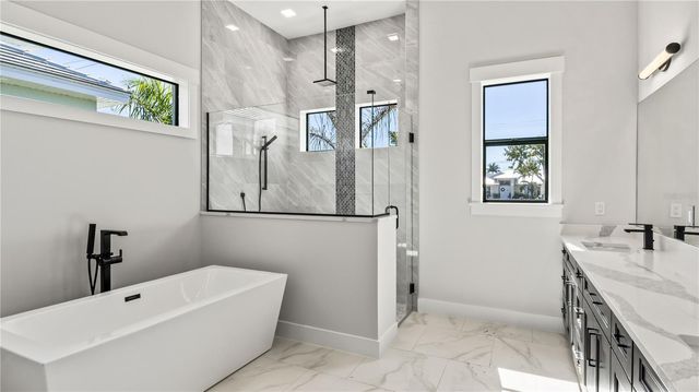 2133 CAPE CORAL PARKWAY W, Cape Coral, FL 33914