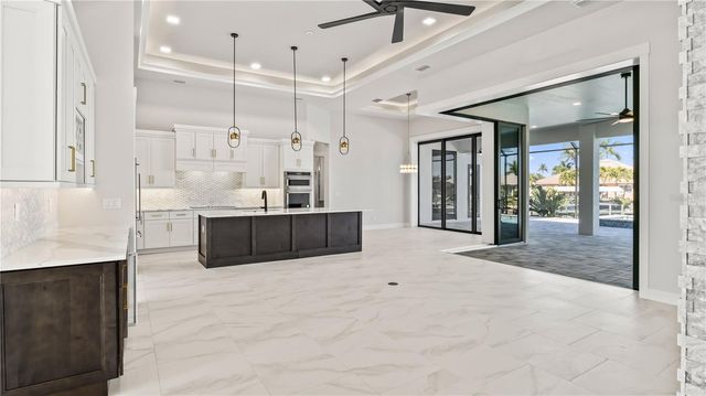 2133 CAPE CORAL PARKWAY W, Cape Coral, FL 33914