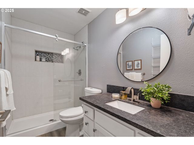 57 GREENRIDGE Ct, Lake Oswego, OR 97035