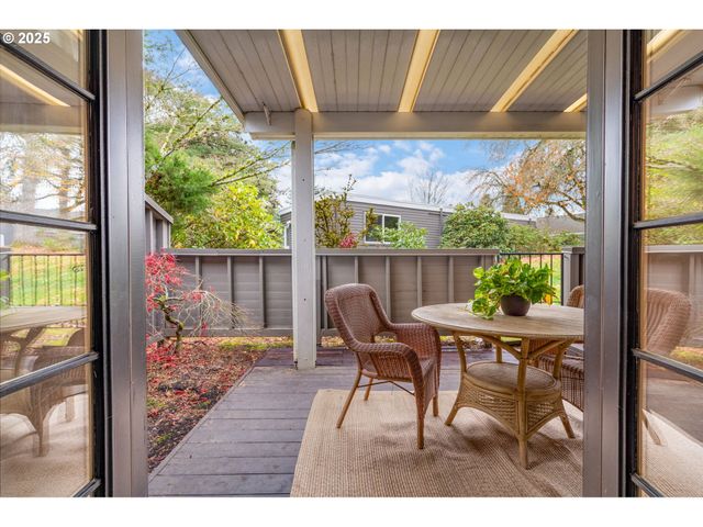 57 GREENRIDGE Ct, Lake Oswego, OR 97035