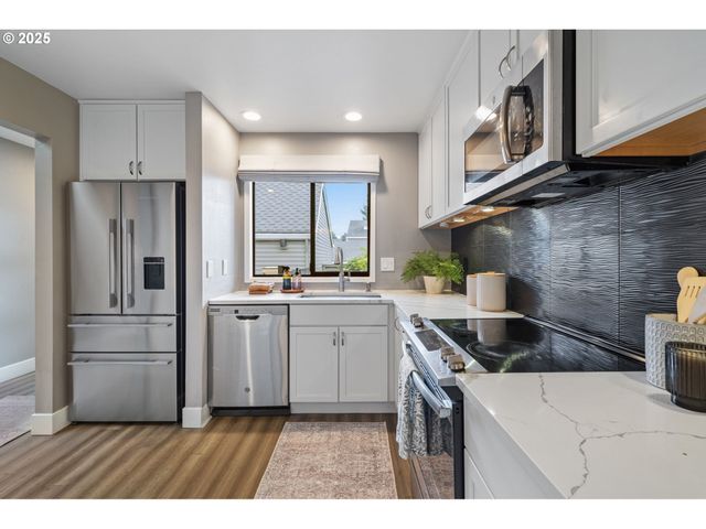 57 GREENRIDGE Ct, Lake Oswego, OR 97035