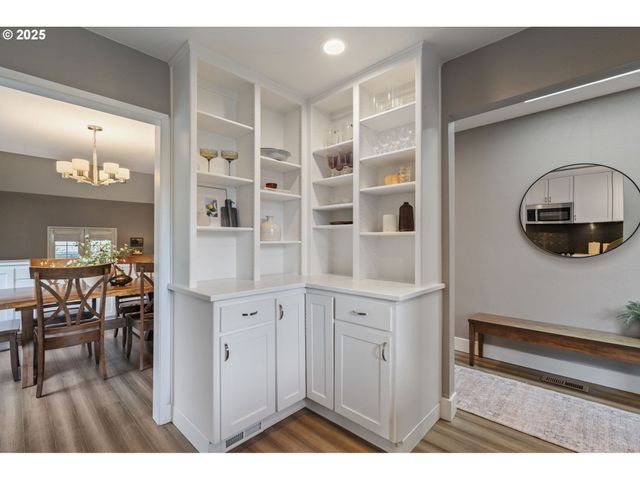 57 GREENRIDGE Ct, Lake Oswego, OR 97035