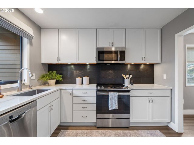 57 GREENRIDGE Ct, Lake Oswego, OR 97035