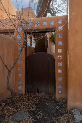 318 W Houghton, Santa Fe, NM 87505
