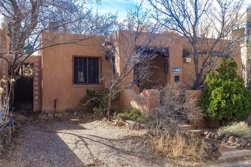 318 W Houghton, Santa Fe, NM 87505