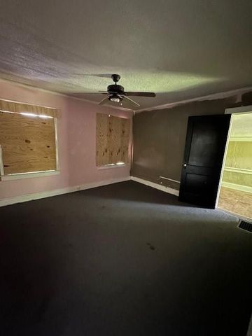 3920 S Benton Avenue, Kansas City, MO 64130