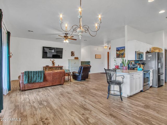 25516 W HUNTER Drive, Wittmann, AZ 85361