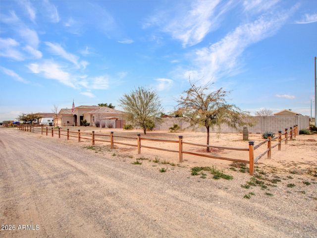 25516 W HUNTER Drive, Wittmann, AZ 85361