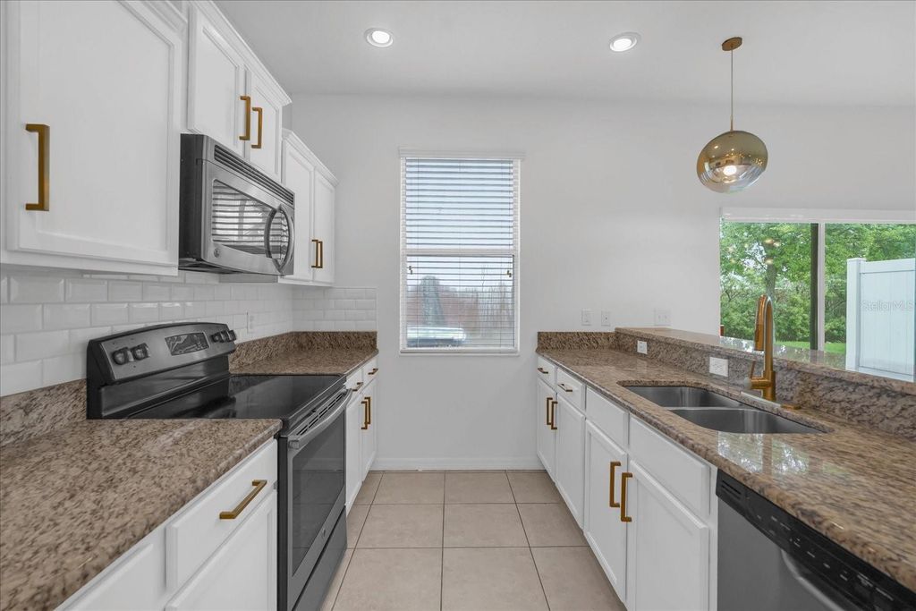 Image 7 of property listing at 10815 SAVANNAH LANDING CIRCLE, Orlando, FL 32832