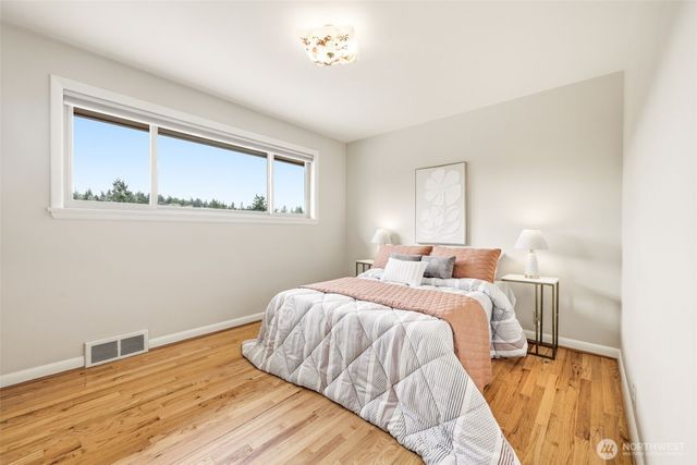 4019 SW Henderson Street, Seattle, WA 98136