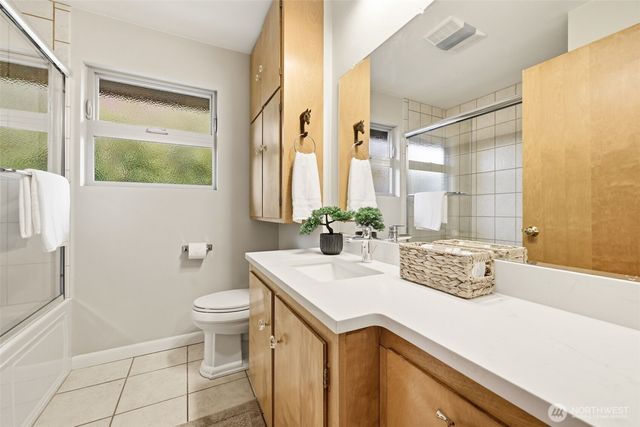 4019 SW Henderson Street, Seattle, WA 98136