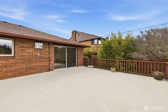 4019 SW Henderson Street, Seattle, WA 98136