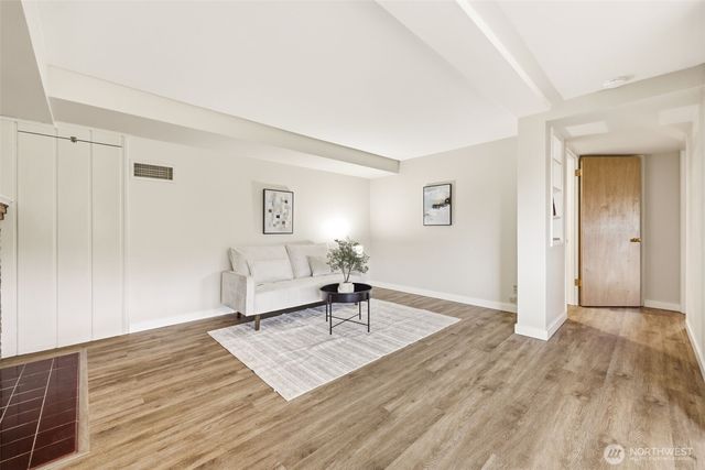 4019 SW Henderson Street, Seattle, WA 98136