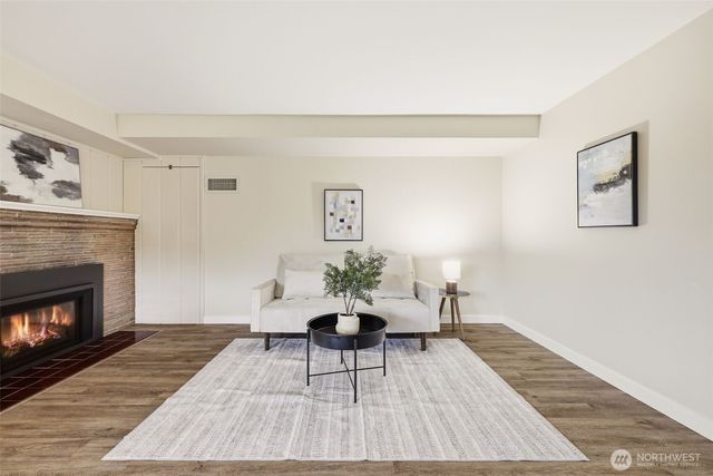 4019 SW Henderson Street, Seattle, WA 98136