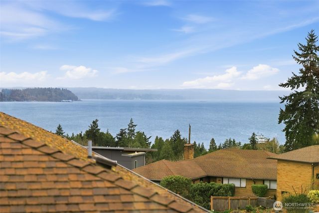 4019 SW Henderson Street, Seattle, WA 98136