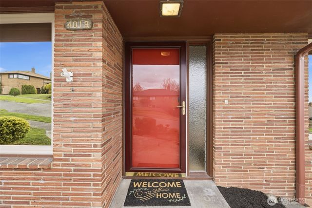4019 SW Henderson Street, Seattle, WA 98136