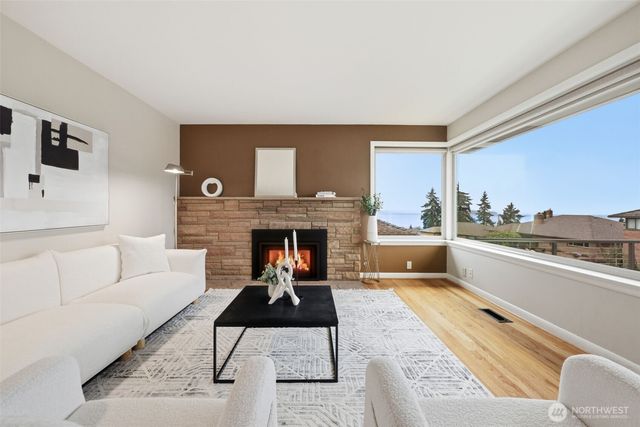 4019 SW Henderson Street, Seattle, WA 98136