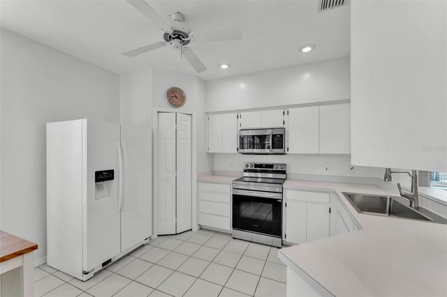 3133 STONEWATER DRIVE 3133, Lakeland, FL 33803