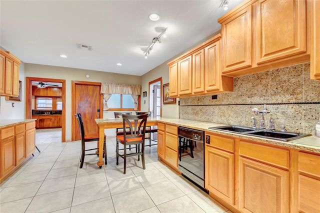 4316 Caduceus Place, Galveston, TX 77550