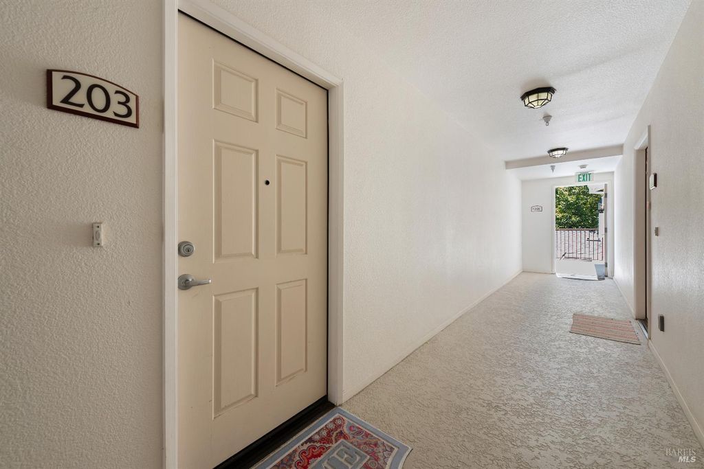 510 Entrada Dr #203, Novato, CA 94949